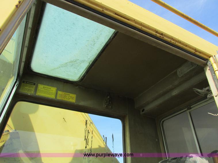 image for item F4212 1984 Caterpillar 235 excavator