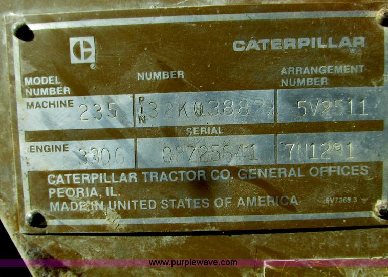 image for item F4212 1984 Caterpillar 235 excavator