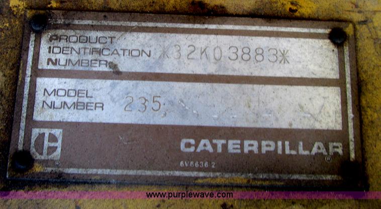 image for item F4212 1984 Caterpillar 235 excavator