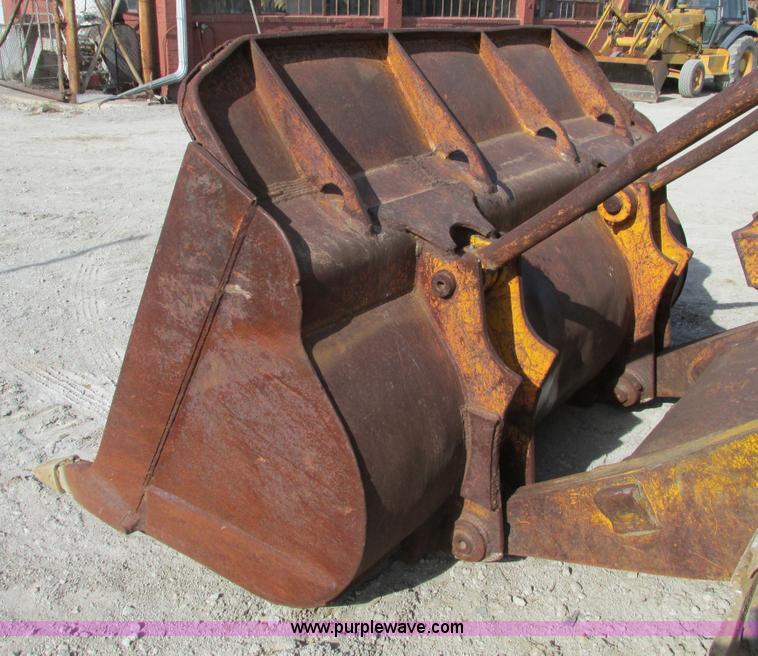 image for item F4213 1972 Caterpillar 977L track loader