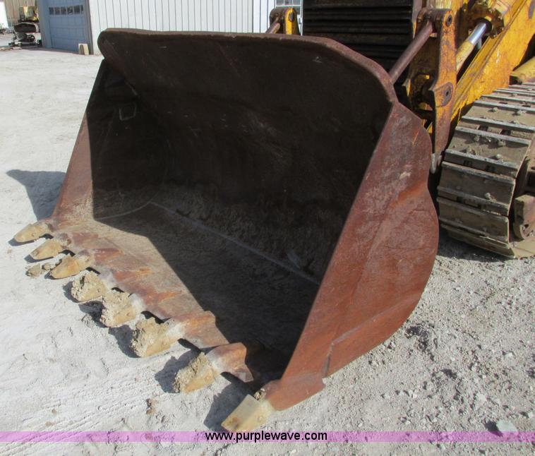 image for item F4213 1972 Caterpillar 977L track loader