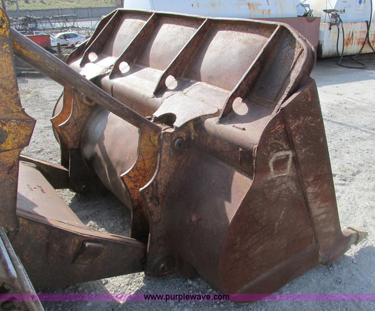 image for item F4213 1972 Caterpillar 977L track loader