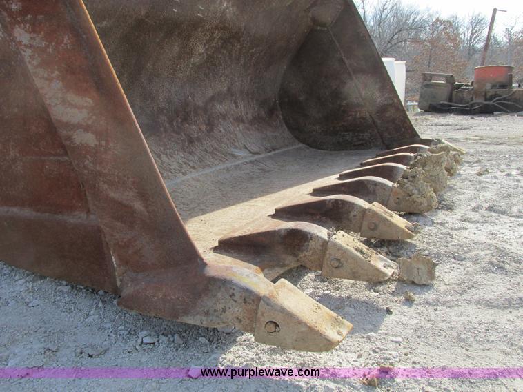 image for item F4213 1972 Caterpillar 977L track loader