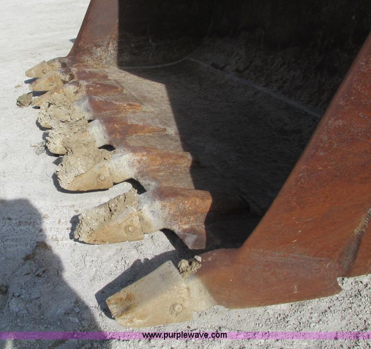 image for item F4213 1972 Caterpillar 977L track loader