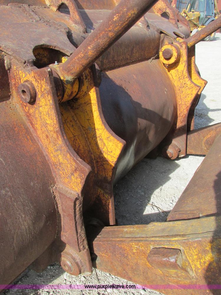 image for item F4213 1972 Caterpillar 977L track loader