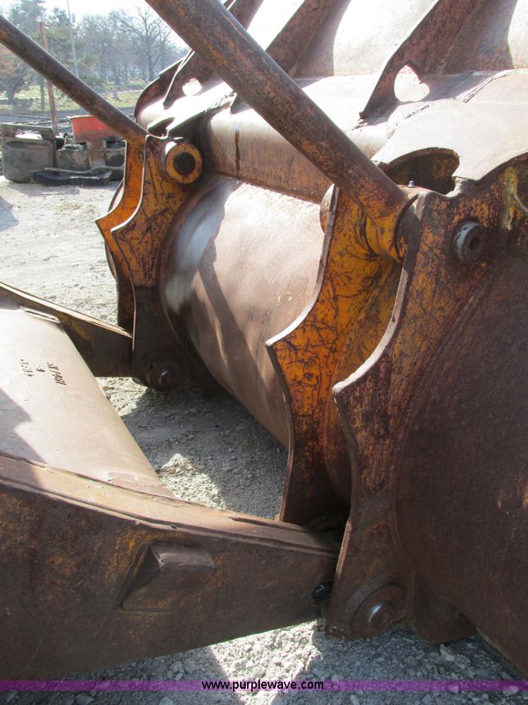 image for item F4213 1972 Caterpillar 977L track loader