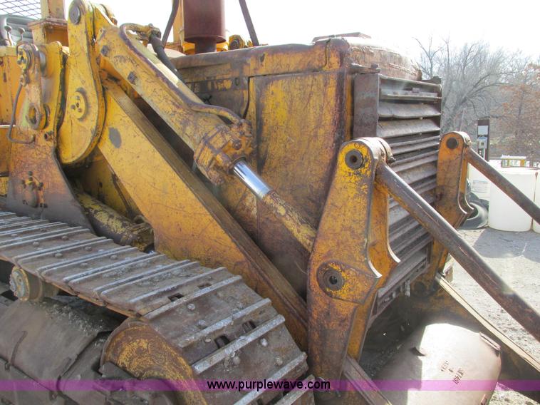 image for item F4213 1972 Caterpillar 977L track loader