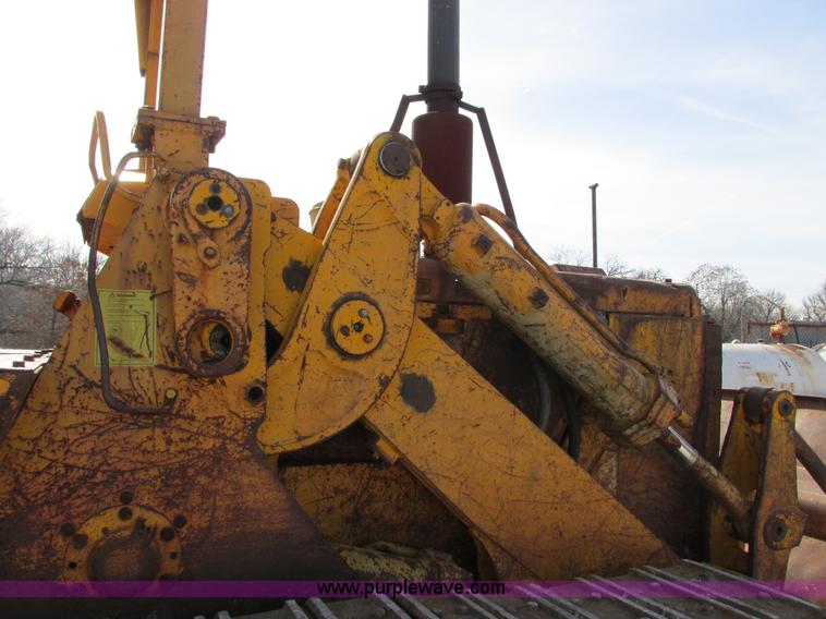 image for item F4213 1972 Caterpillar 977L track loader