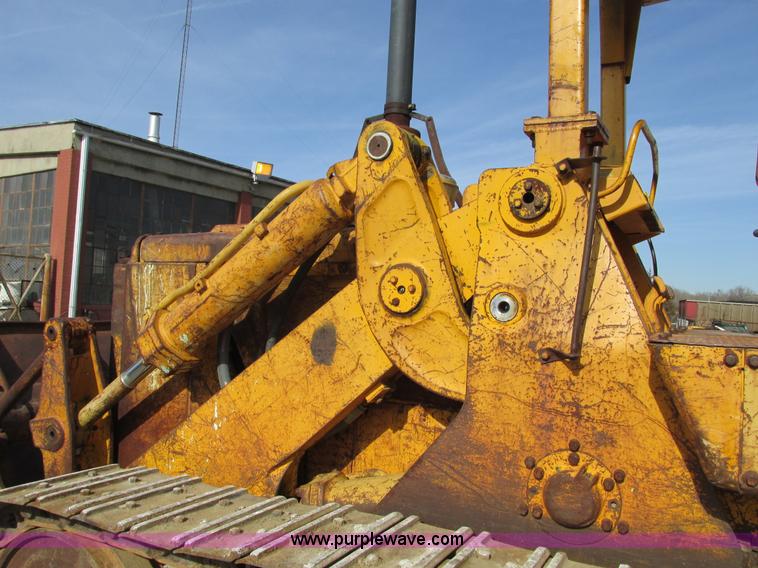 image for item F4213 1972 Caterpillar 977L track loader