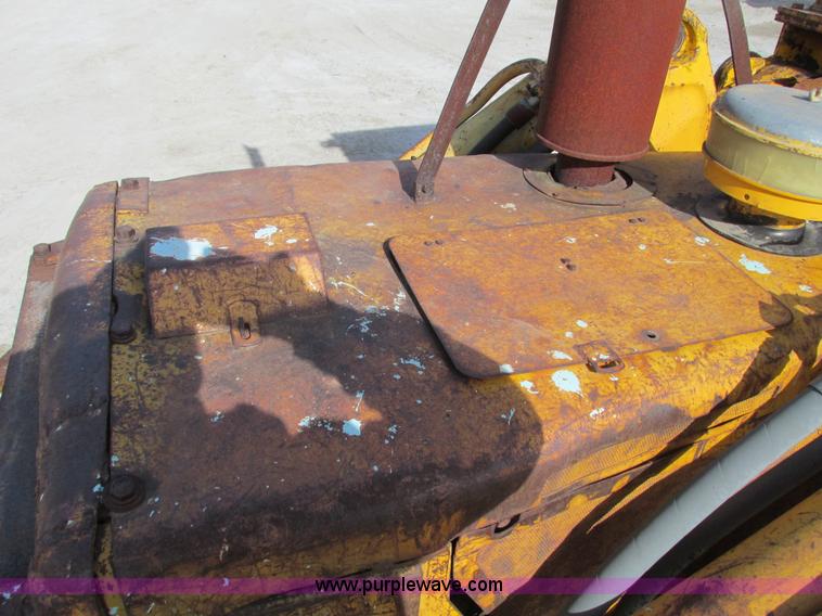 image for item F4213 1972 Caterpillar 977L track loader