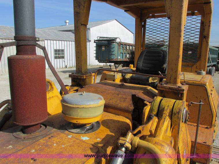 image for item F4213 1972 Caterpillar 977L track loader