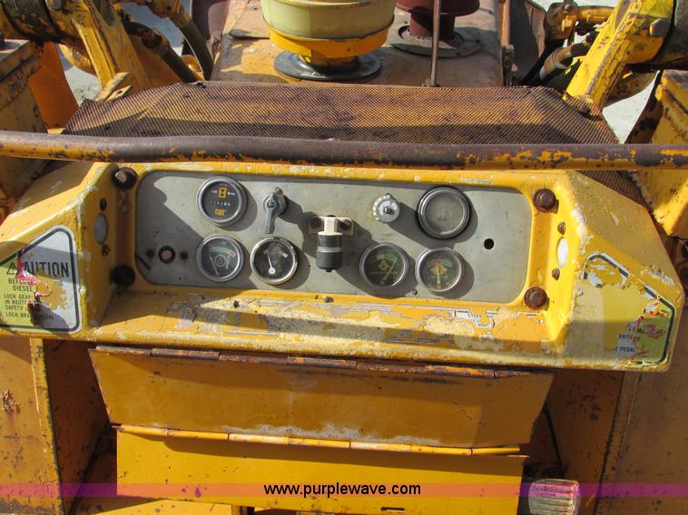 image for item F4213 1972 Caterpillar 977L track loader