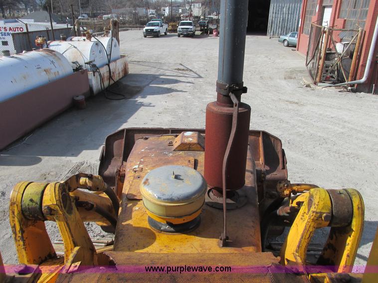 image for item F4213 1972 Caterpillar 977L track loader