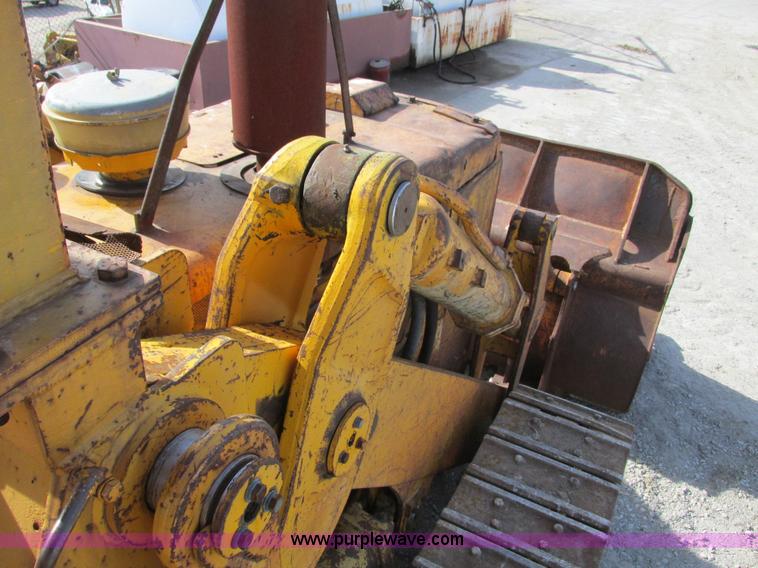 image for item F4213 1972 Caterpillar 977L track loader