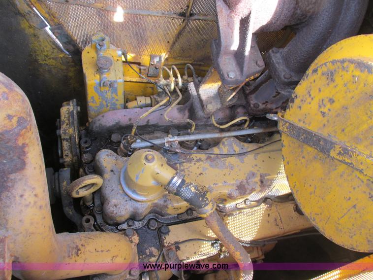 image for item F4213 1972 Caterpillar 977L track loader