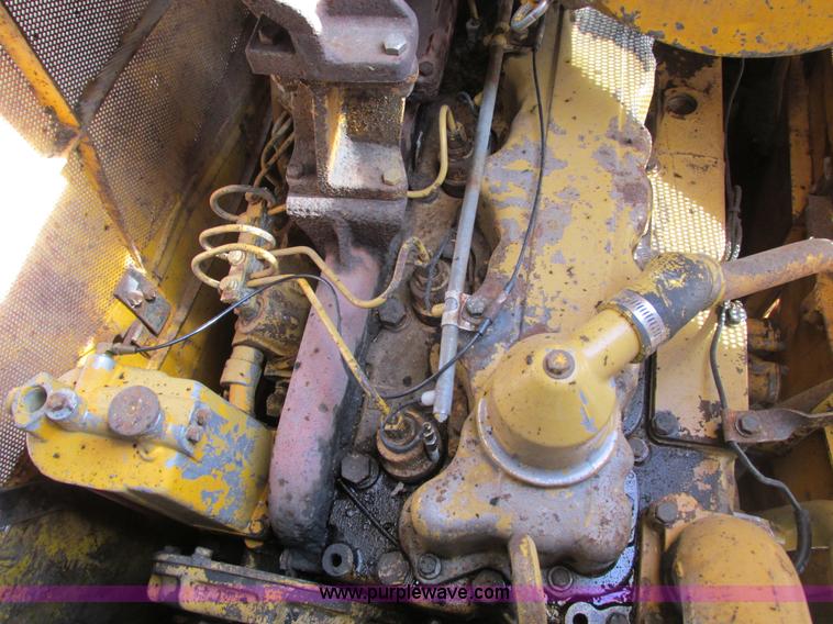 image for item F4213 1972 Caterpillar 977L track loader