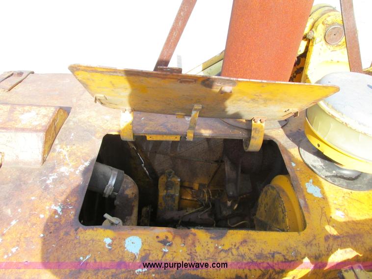image for item F4213 1972 Caterpillar 977L track loader
