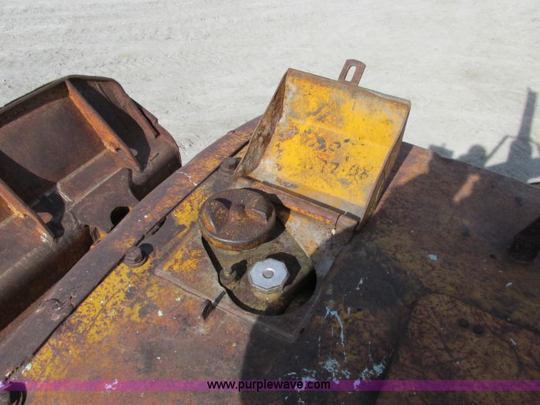 image for item F4213 1972 Caterpillar 977L track loader