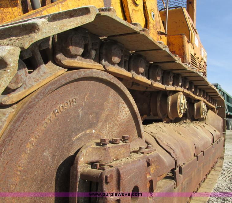image for item F4213 1972 Caterpillar 977L track loader
