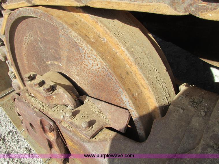 image for item F4213 1972 Caterpillar 977L track loader