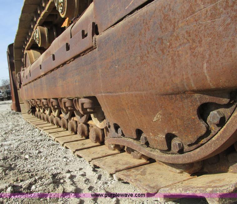 image for item F4213 1972 Caterpillar 977L track loader