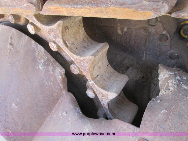 image for item F4213 1972 Caterpillar 977L track loader