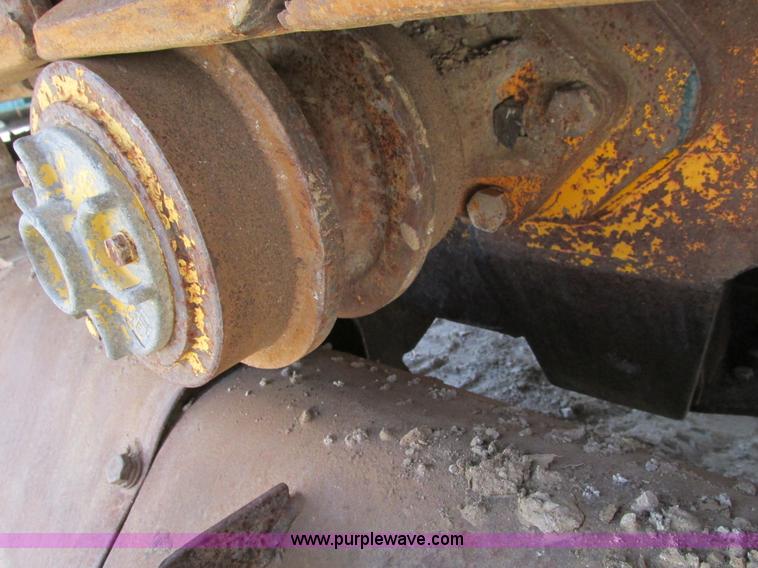 image for item F4213 1972 Caterpillar 977L track loader