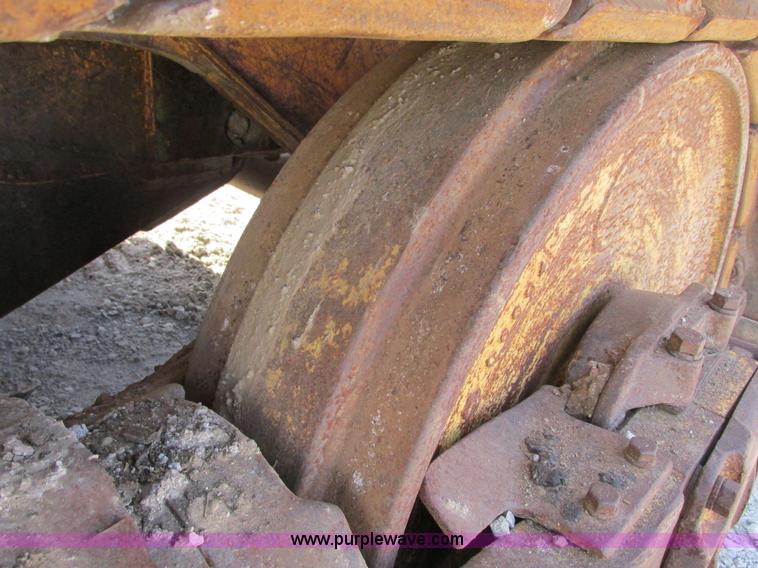 image for item F4213 1972 Caterpillar 977L track loader