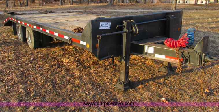 image for item F4224 1991 Towmaster T-40 20' equipment trailer