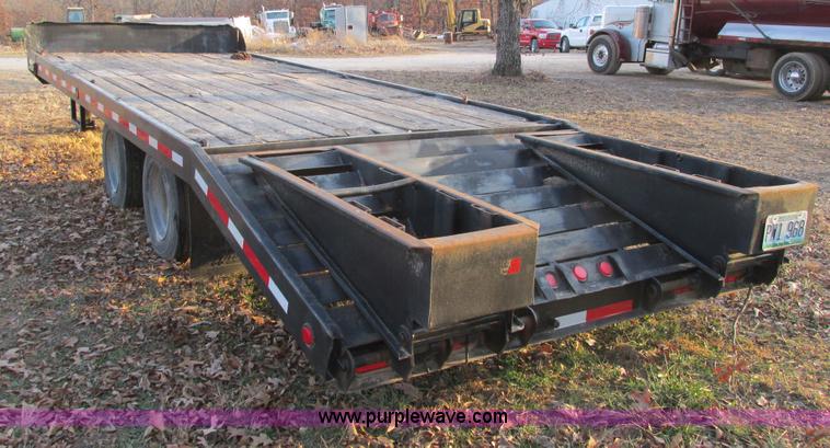 image for item F4224 1991 Towmaster T-40 20' equipment trailer