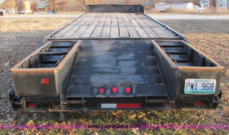 image for item F4224 1991 Towmaster T-40 20' equipment trailer