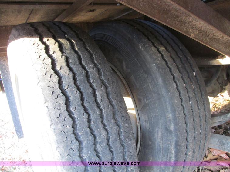 image for item F4224 1991 Towmaster T-40 20' equipment trailer