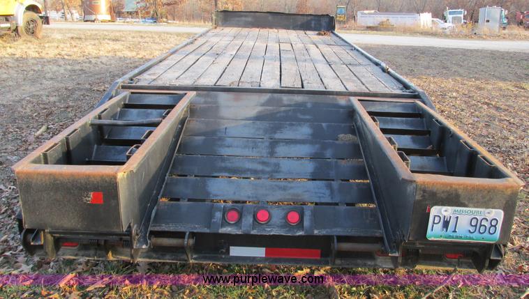 image for item F4224 1991 Towmaster T-40 20' equipment trailer