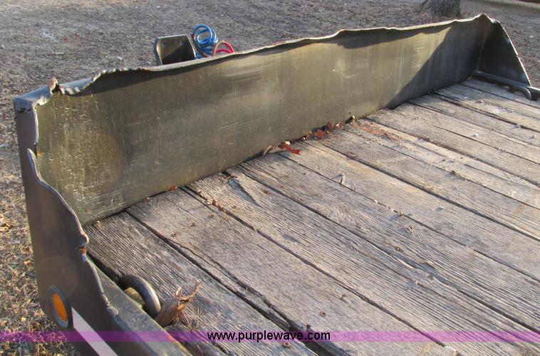 image for item F4224 1991 Towmaster T-40 20' equipment trailer