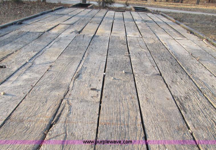 image for item F4224 1991 Towmaster T-40 20' equipment trailer