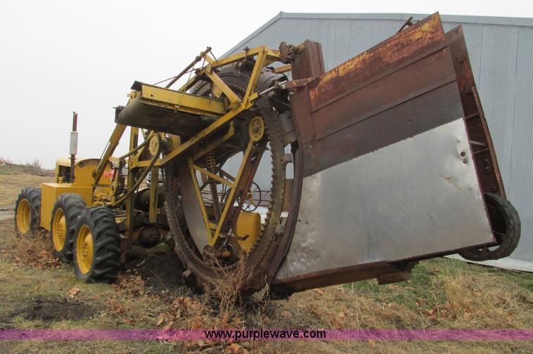 image for item F4271 Speicher Bros 600 tandem traction trencher