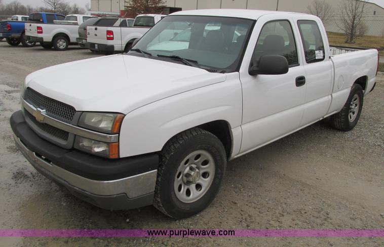 image for item F4296 2005 Chevrolet Silverado 1500 Extended Cab pickup truck