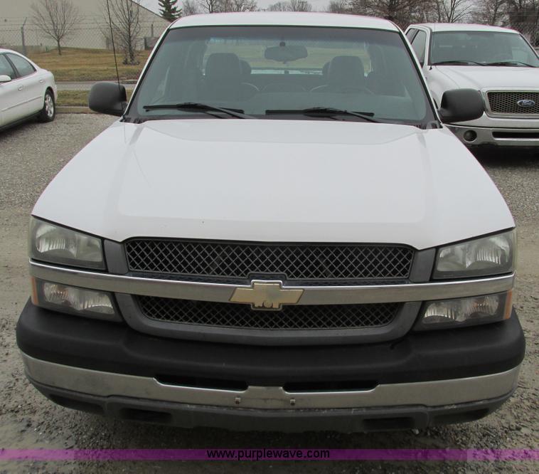 image for item F4296 2005 Chevrolet Silverado 1500 Extended Cab pickup truck