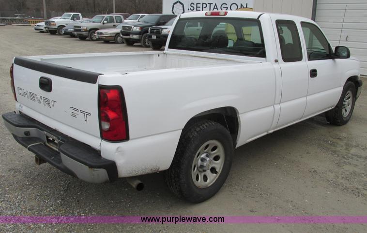 image for item F4296 2005 Chevrolet Silverado 1500 Extended Cab pickup truck