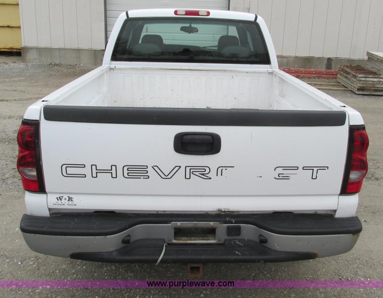 image for item F4296 2005 Chevrolet Silverado 1500 Extended Cab pickup truck