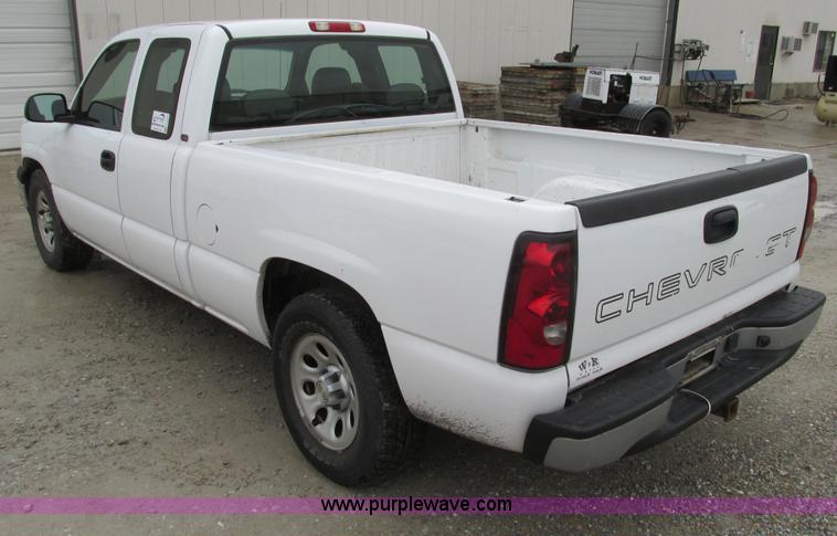 image for item F4296 2005 Chevrolet Silverado 1500 Extended Cab pickup truck
