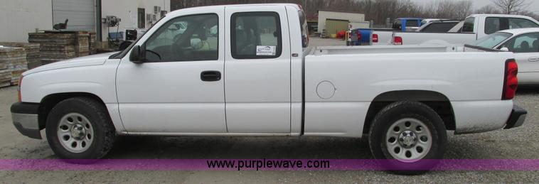 image for item F4296 2005 Chevrolet Silverado 1500 Extended Cab pickup truck