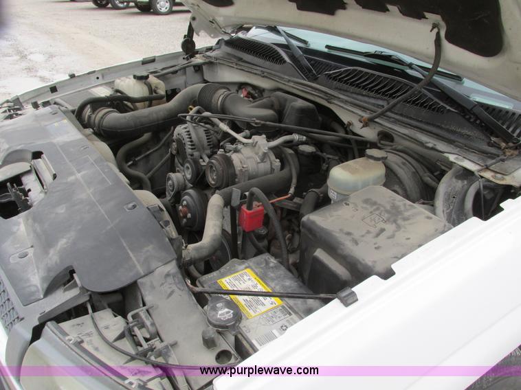 image for item F4296 2005 Chevrolet Silverado 1500 Extended Cab pickup truck