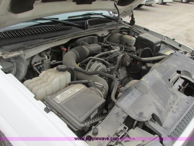 image for item F4296 2005 Chevrolet Silverado 1500 Extended Cab pickup truck