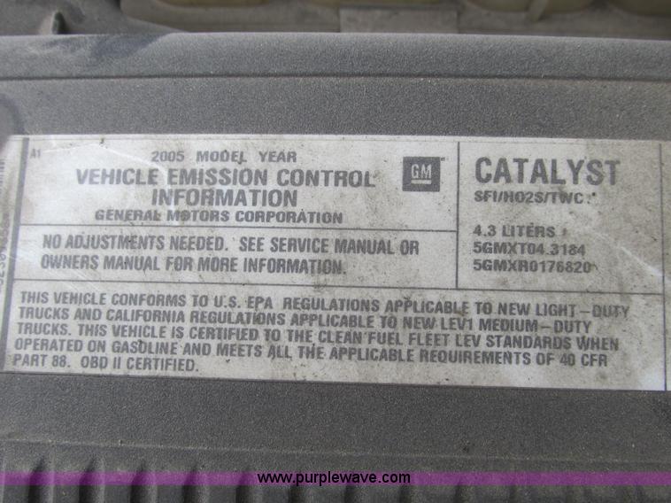 image for item F4296 2005 Chevrolet Silverado 1500 Extended Cab pickup truck