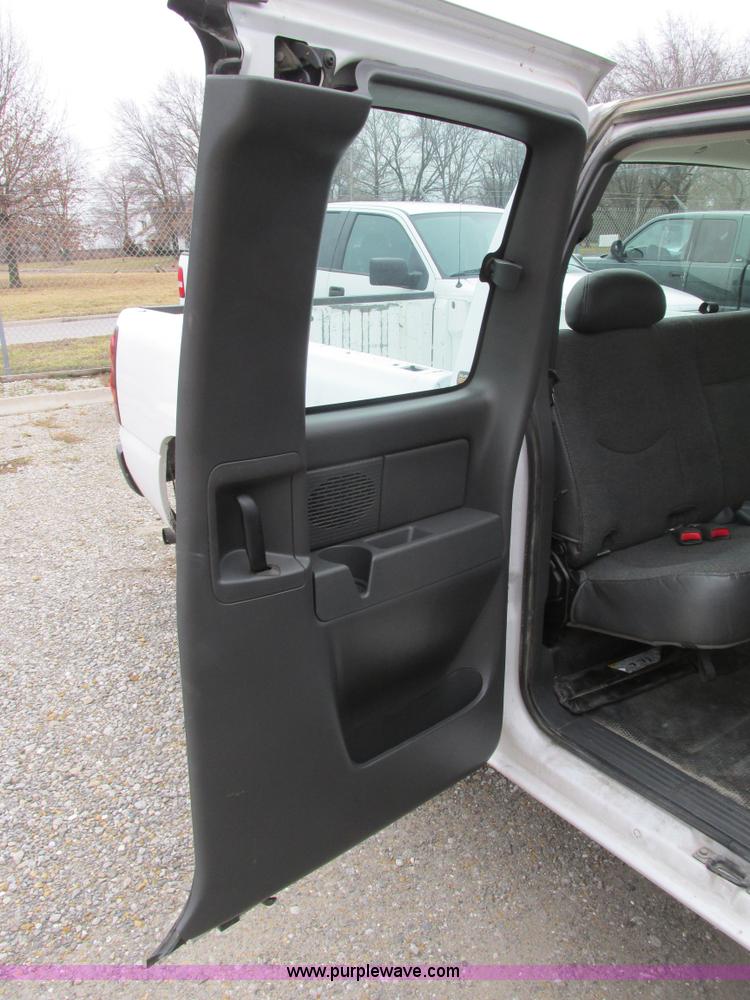 image for item F4296 2005 Chevrolet Silverado 1500 Extended Cab pickup truck