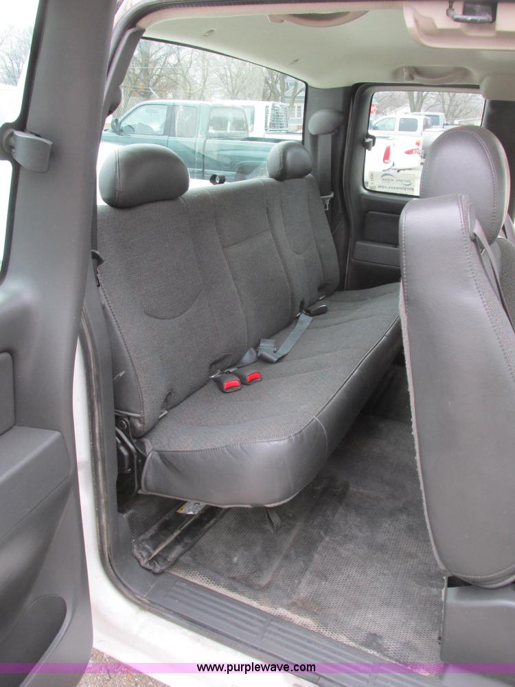 image for item F4296 2005 Chevrolet Silverado 1500 Extended Cab pickup truck