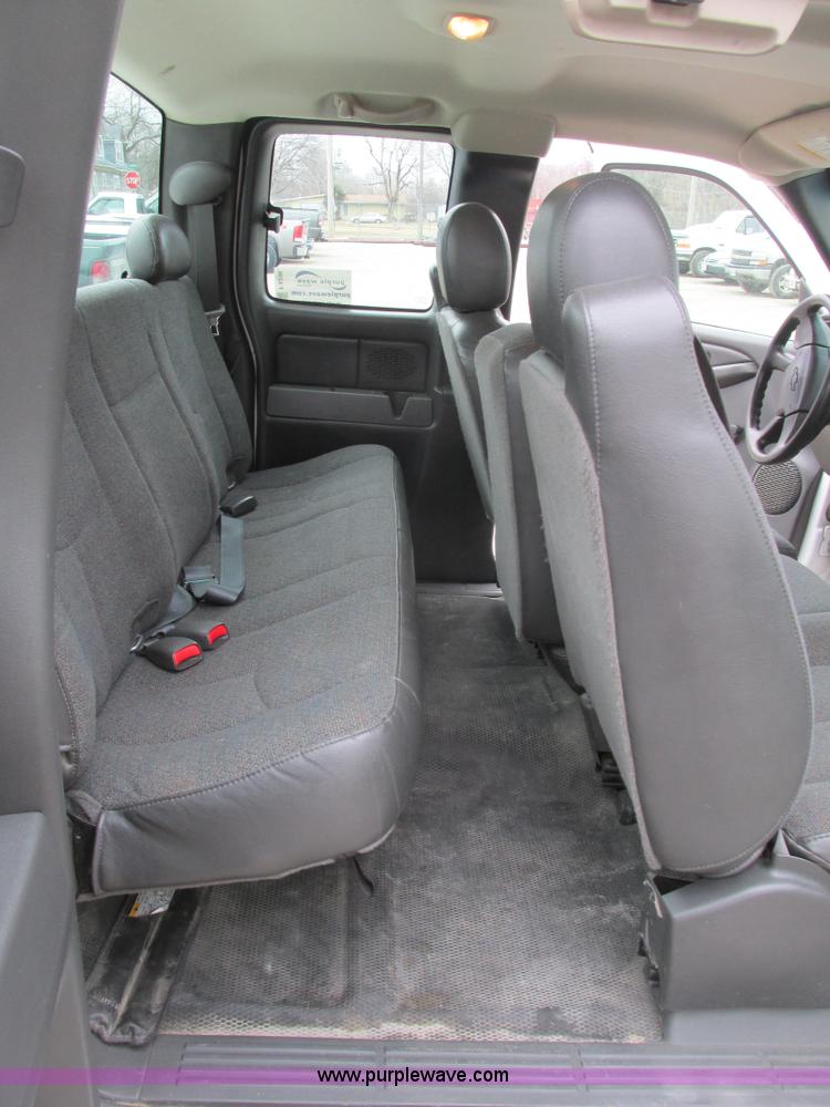 image for item F4296 2005 Chevrolet Silverado 1500 Extended Cab pickup truck