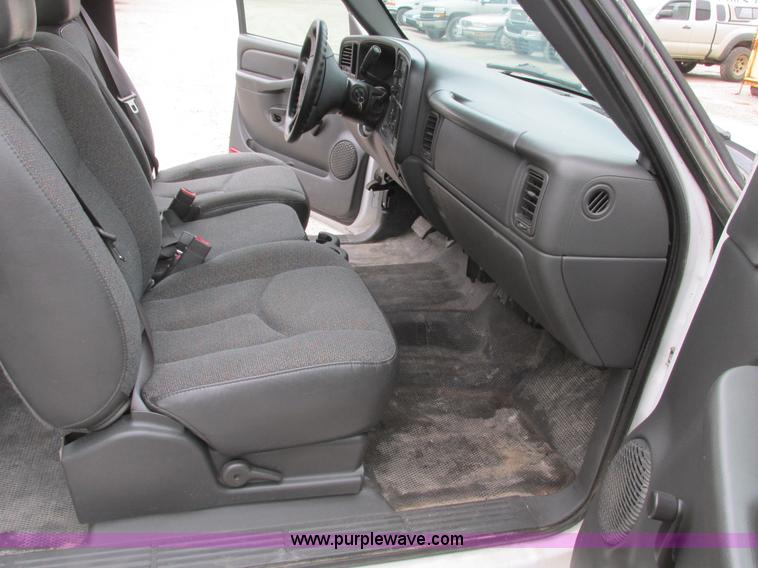 image for item F4296 2005 Chevrolet Silverado 1500 Extended Cab pickup truck