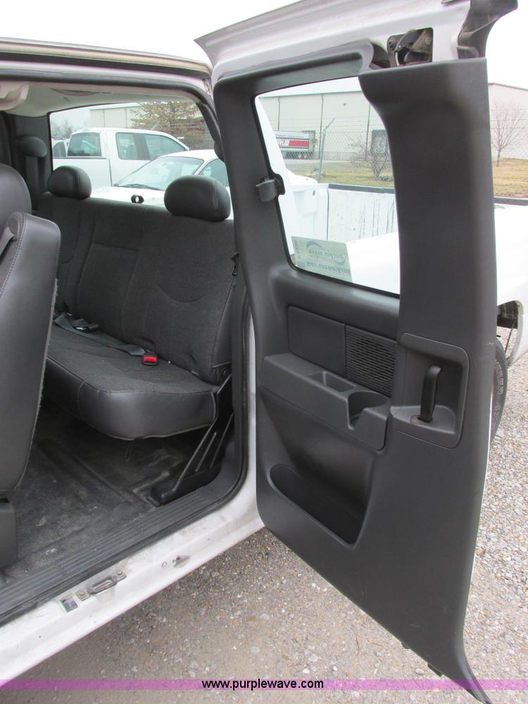 image for item F4296 2005 Chevrolet Silverado 1500 Extended Cab pickup truck